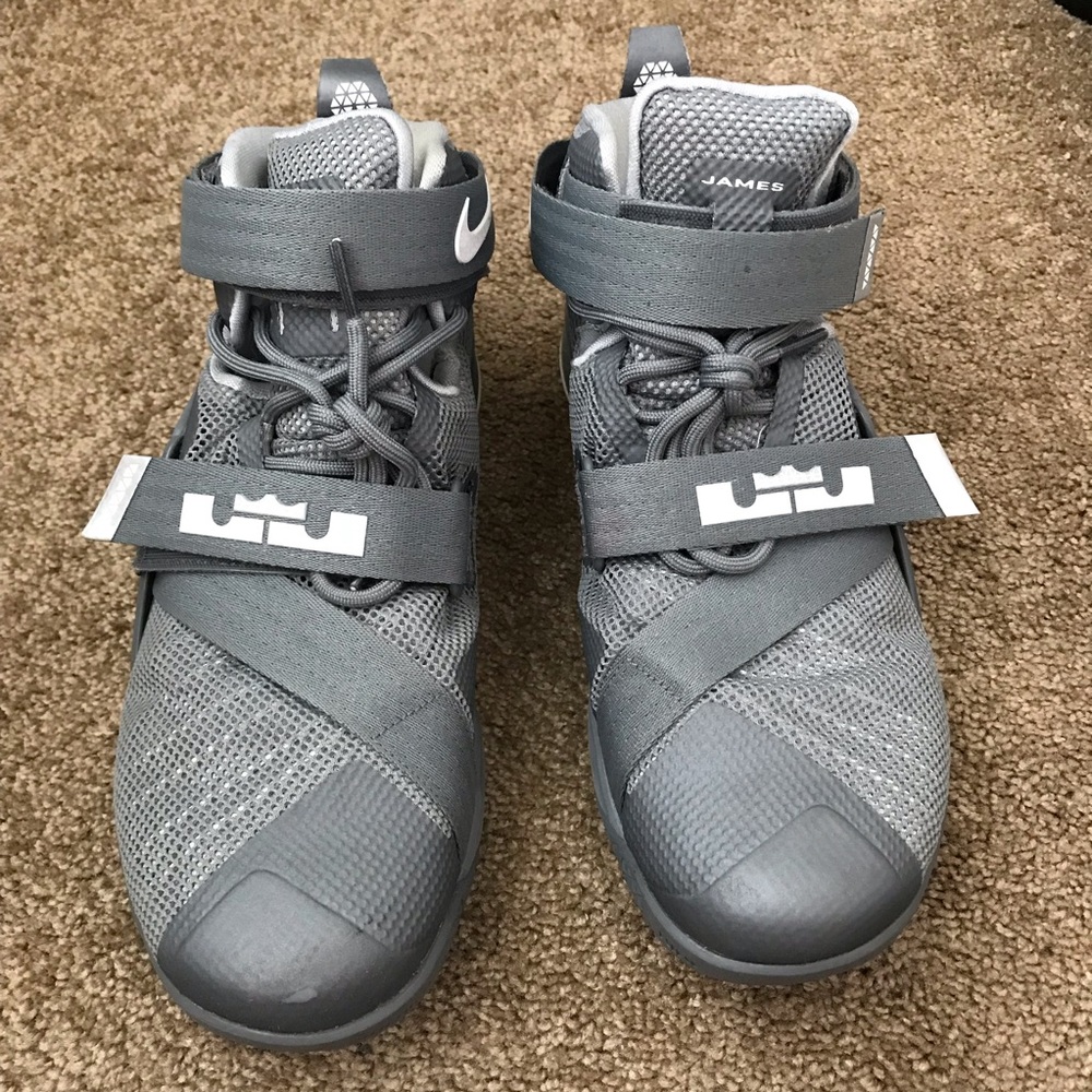 Nike Lebron Soldier Zoom 9